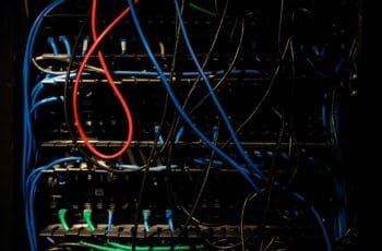 Rede de Computadores: Fundamentos de Física para Infraestrutura de TI (Eletricidade, Circuitos)